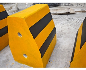 公路隔离墩